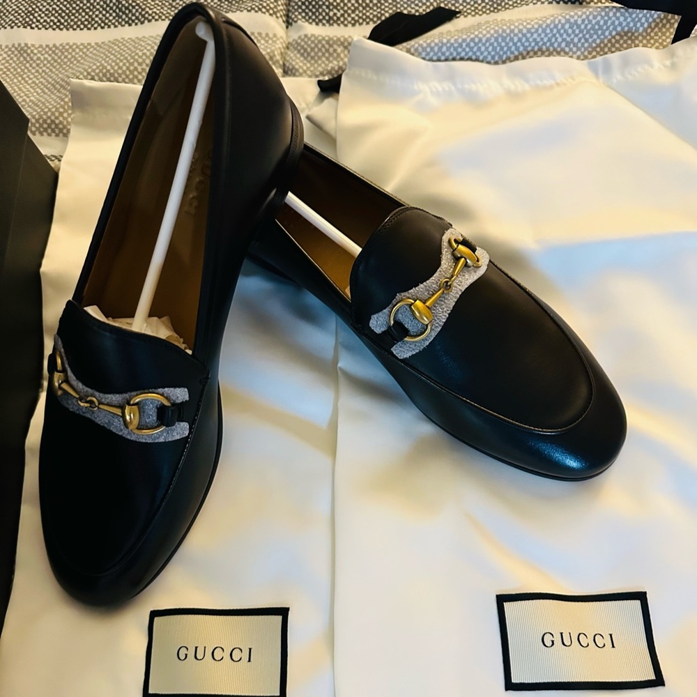 Gucci Betis Glamour Black Leather Horsebit Loafers  US 37